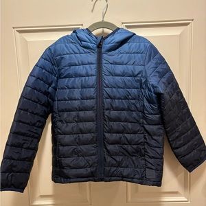 Kids light weight puffer jacket.